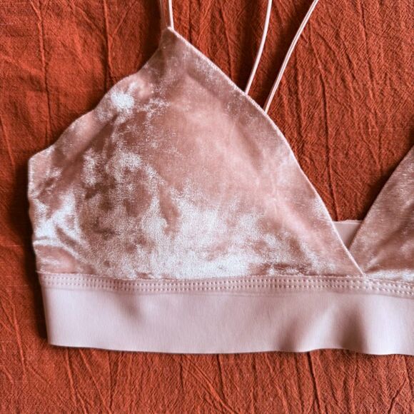 Crushed Velvet Triangle Bralette with Crossover Strap Back in Baby Pink size M - Picture 2 of 9